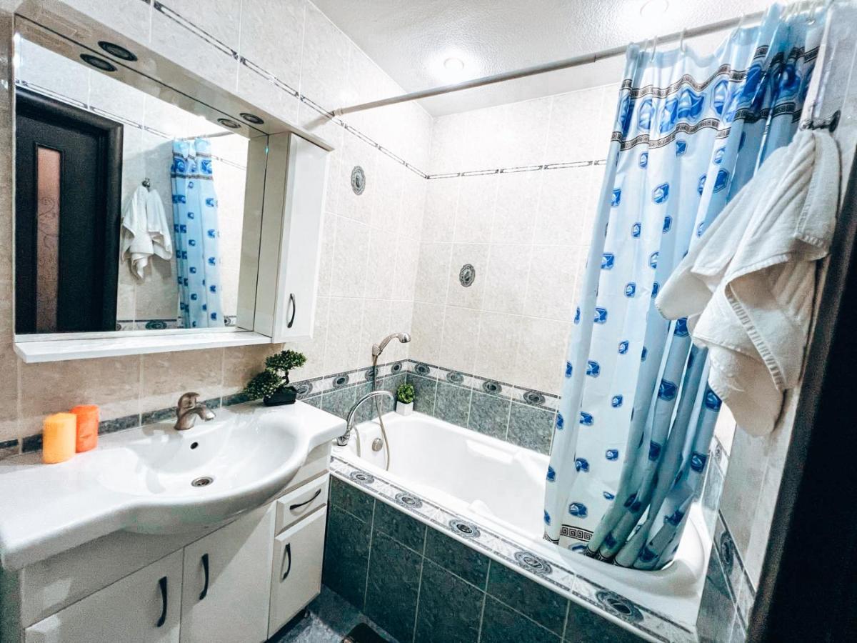 Квартира В Центре Крещатика Kiew Exterior foto