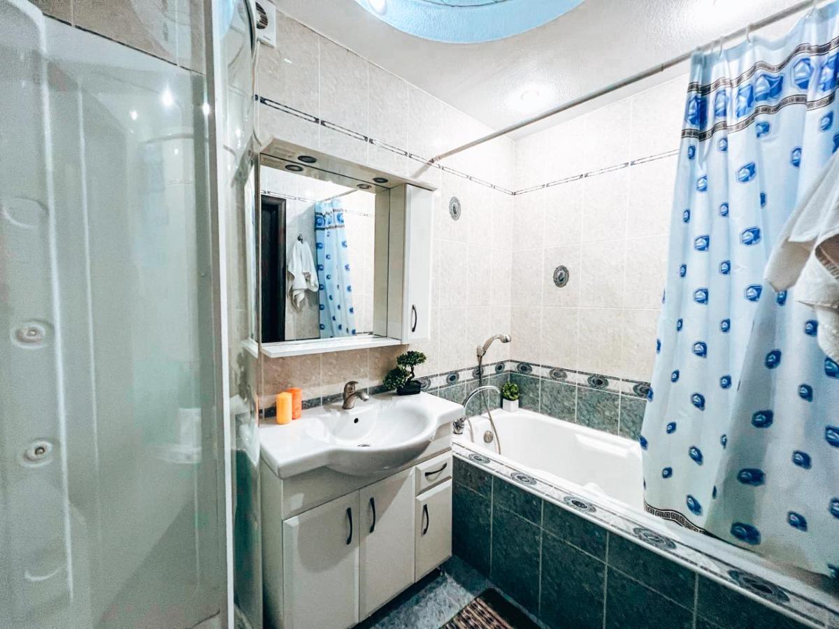 Квартира В Центре Крещатика Kiew Exterior foto